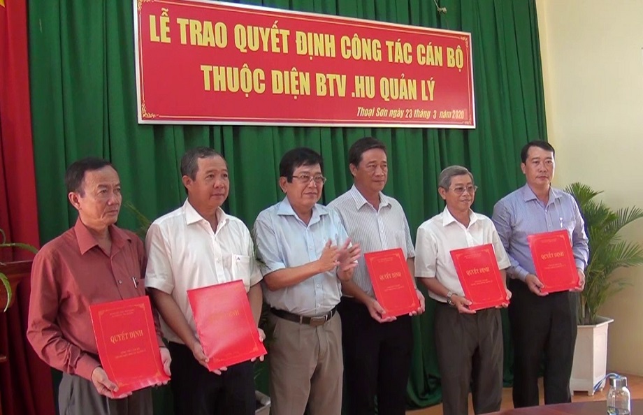 TS-trao-quyet-dinh-1.jpg