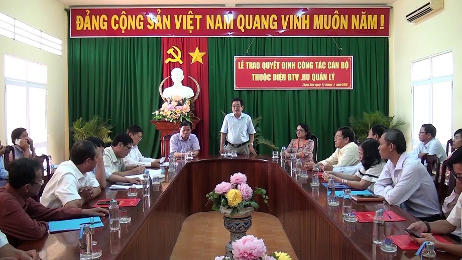 TS-trao-quyet-dinh-2.jpg