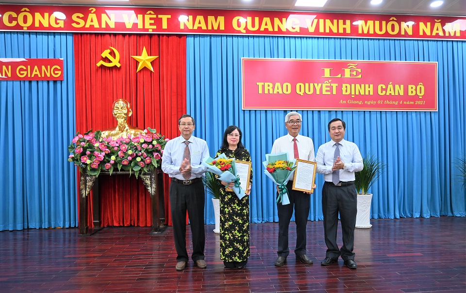 TU-trao-quyetdinh-2.JPG