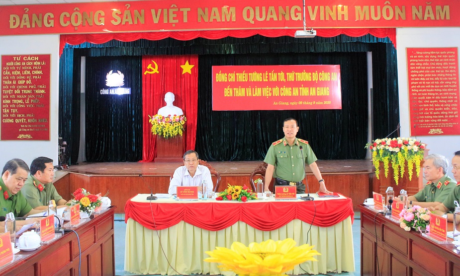 Thu-truong-cong-an.jpg