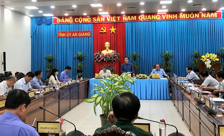 Thuogn-truc-hop-btc-cauth-1.jpg