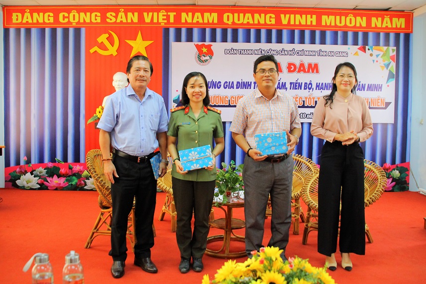 Toa-dam-gia-dinh-am-no-3.jpg