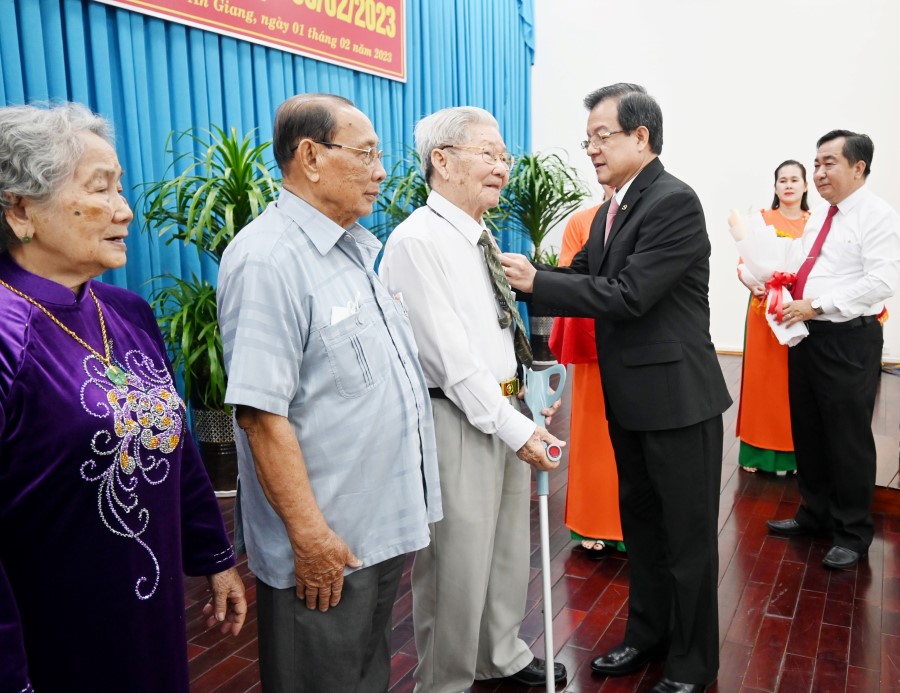 Trao-huy-hieu-dang-3-2-23-2.jpg