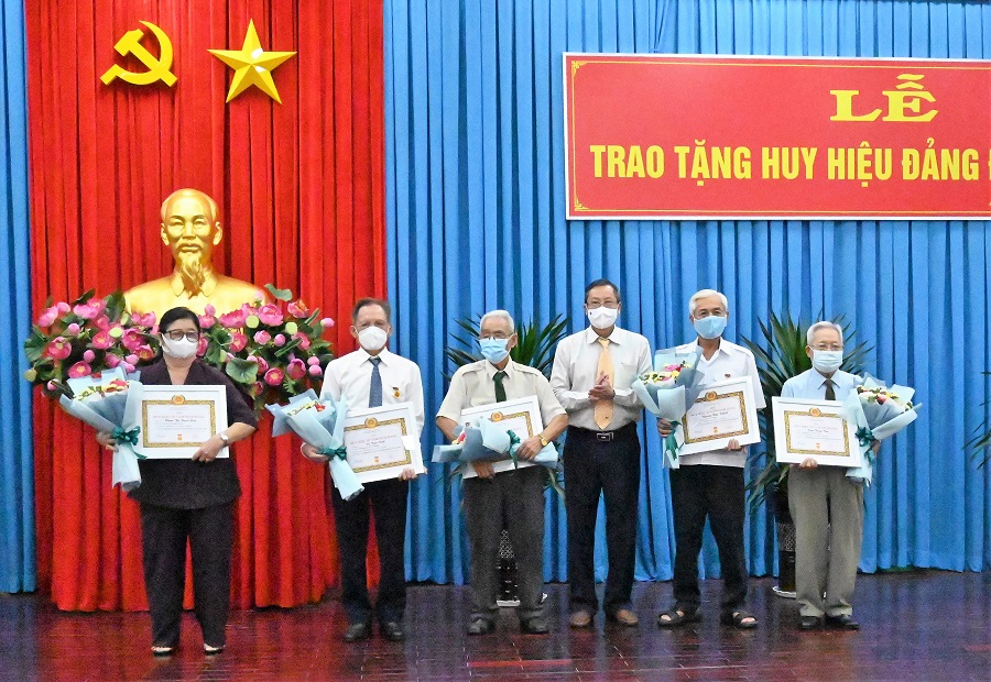 Trao-huyhieudang-3.jpg