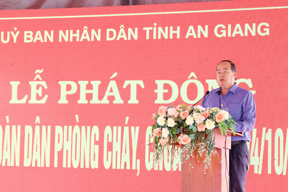 Xã hội - An Giang: Trao 11 xe tải và 22 máy bơm cho...