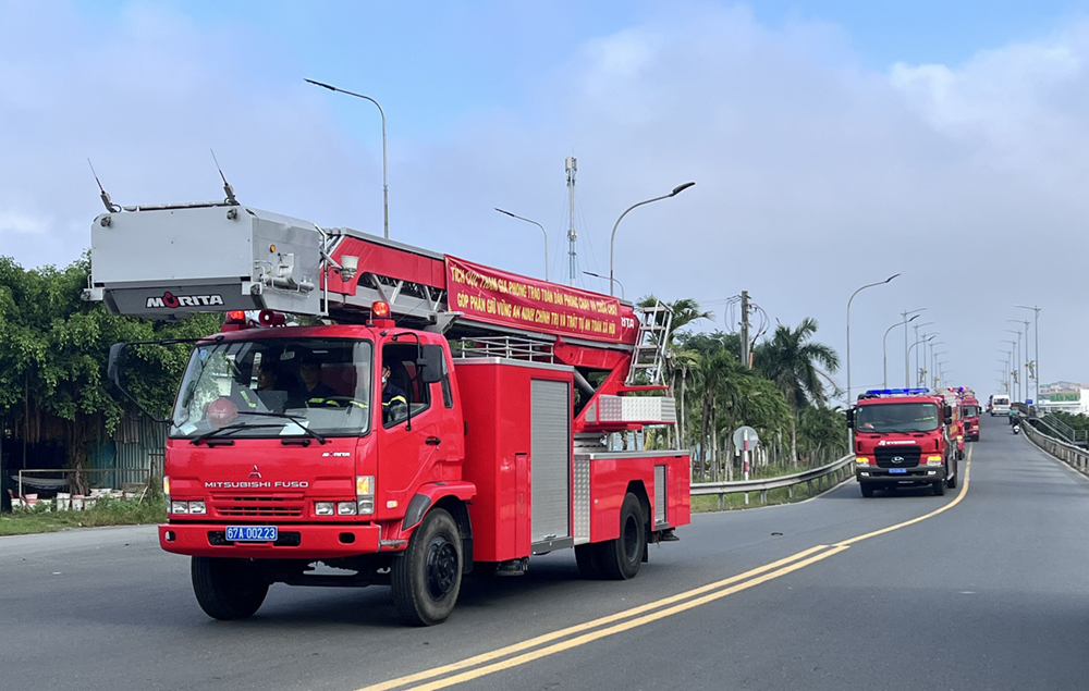 Xã hội - An Giang: Trao 11 xe tải và 22 máy bơm cho...