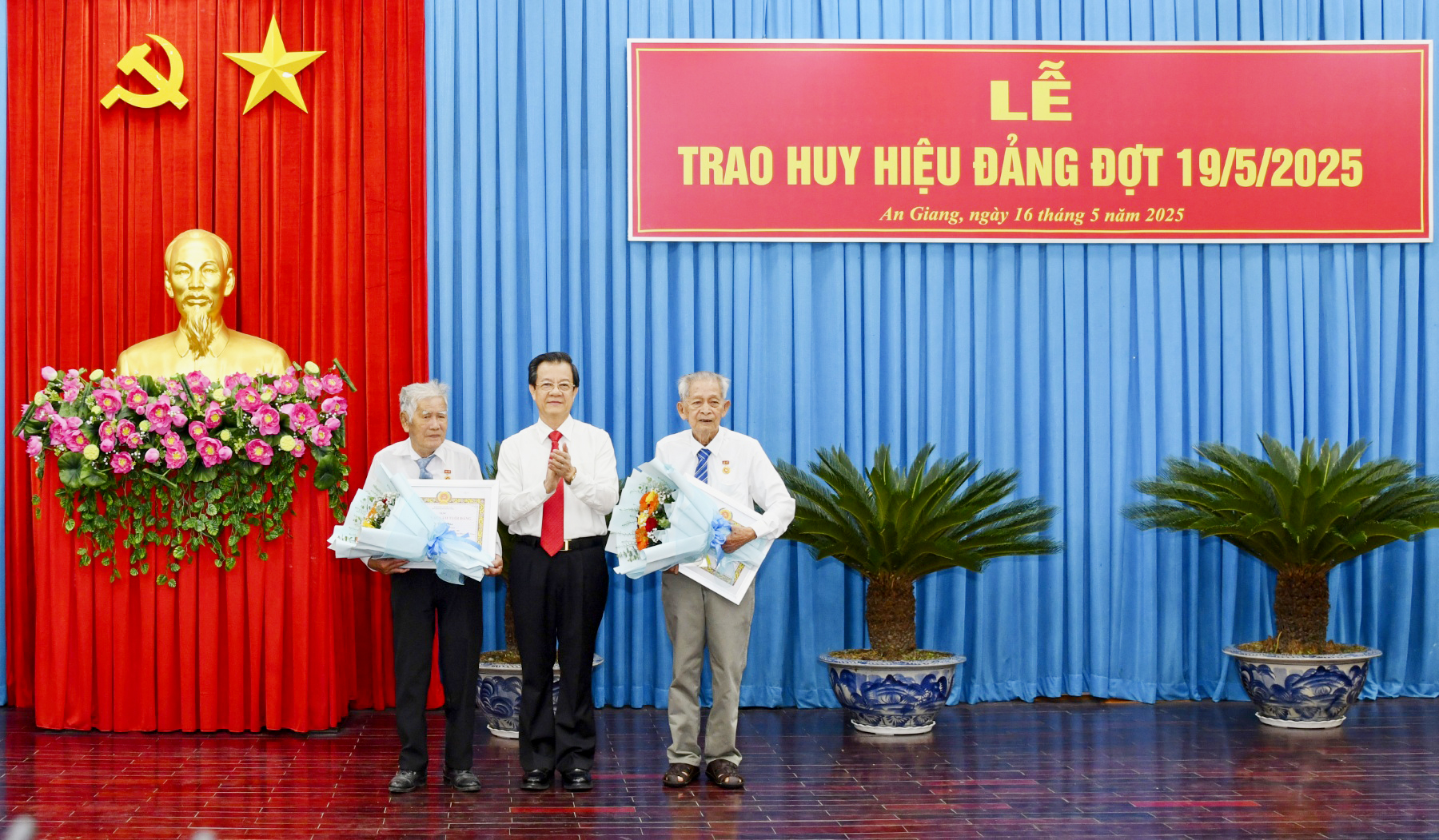 Trao=HHD-dot-19525-2.jpg