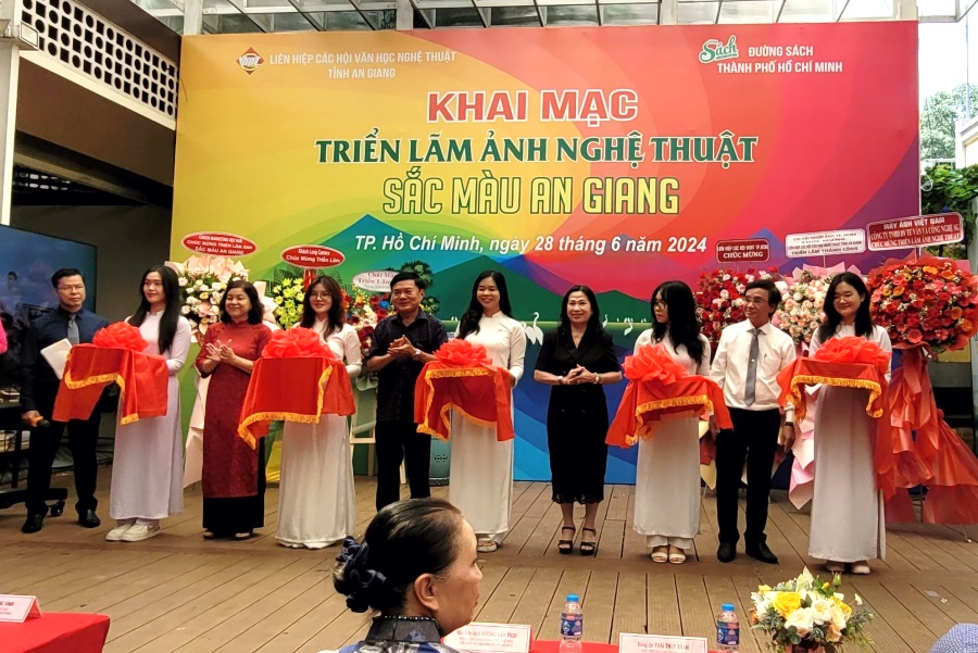Trienlam-anh-tpHCM-3.jpg