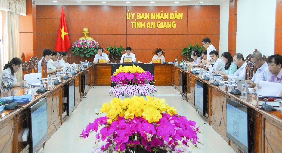 UB-hop-chuanbi-HNquangba-1.jpg
