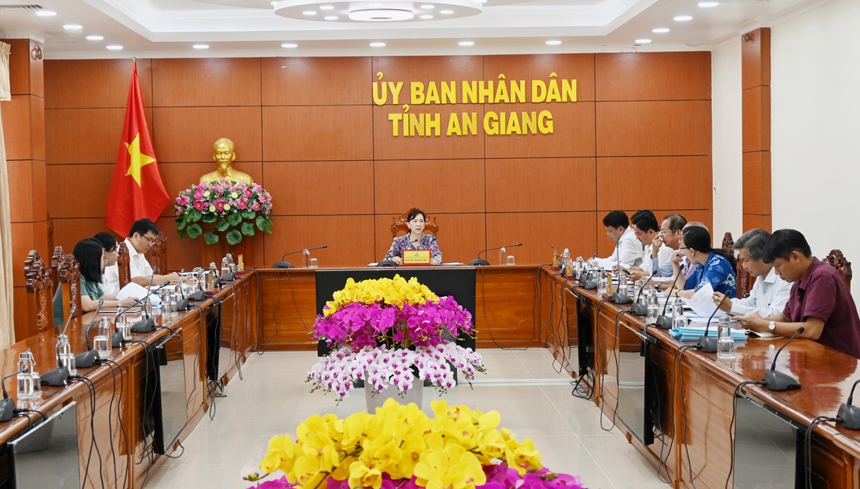 UB-hop-chuanbi-baochi-1.jpg