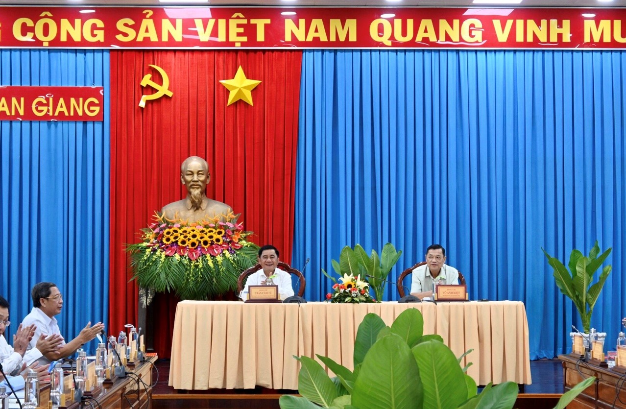 UBKTTW-lam-viec-ag-5.jpg