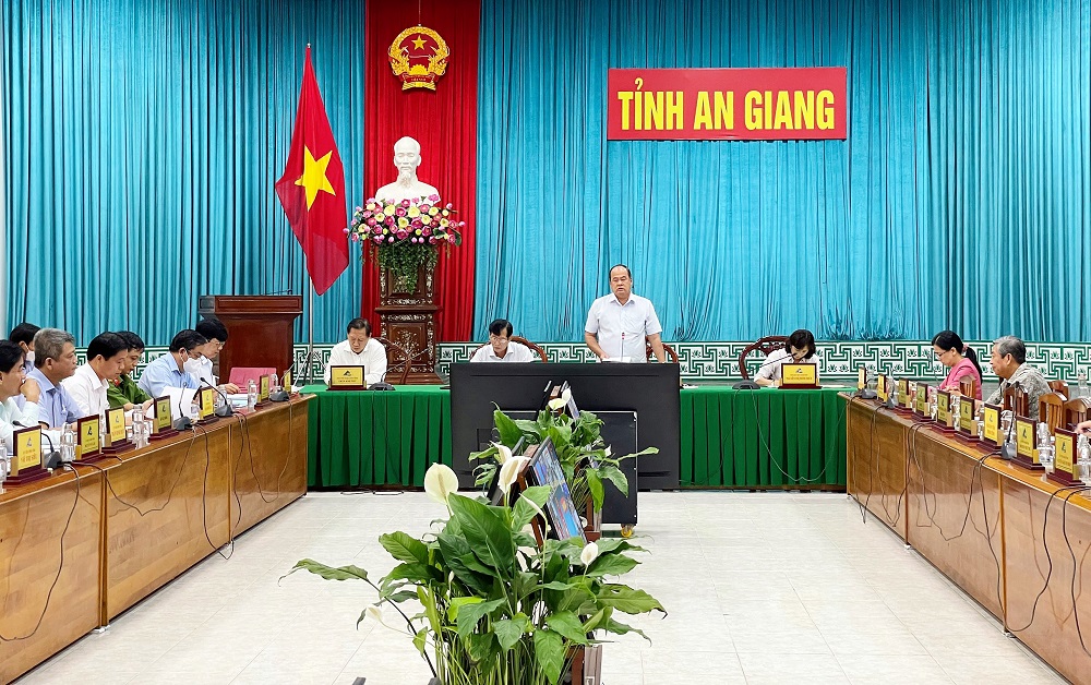 UBND-tinh-hop-ktxh6thang22-2.jpg