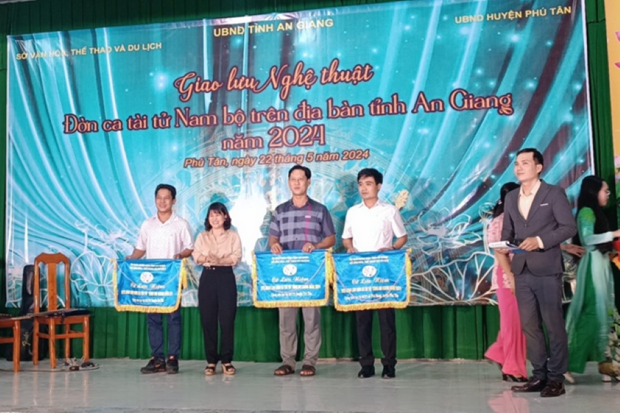 Van-nghe-taitu24-3.jpg