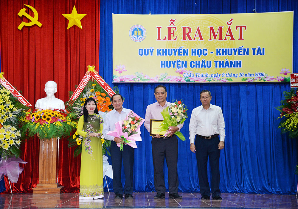 le ra mat quy khuyen hoc khuyen tai - 1.jpg